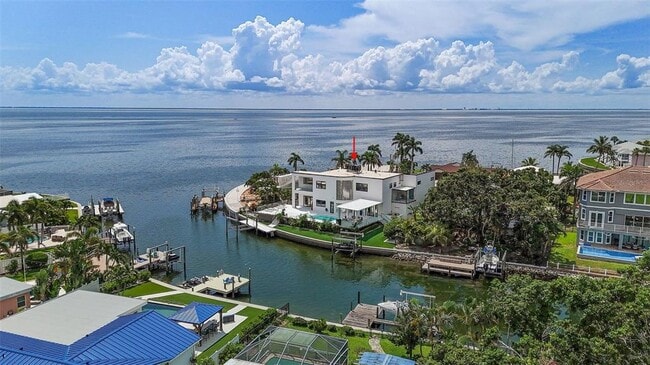 Building Photo - 585 Dolphin Ave SE