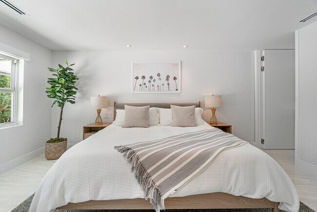 Building Photo - 5284 Boca Marina Cir S