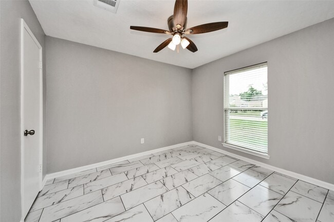 Building Photo - 15834 Fern Basin Dr