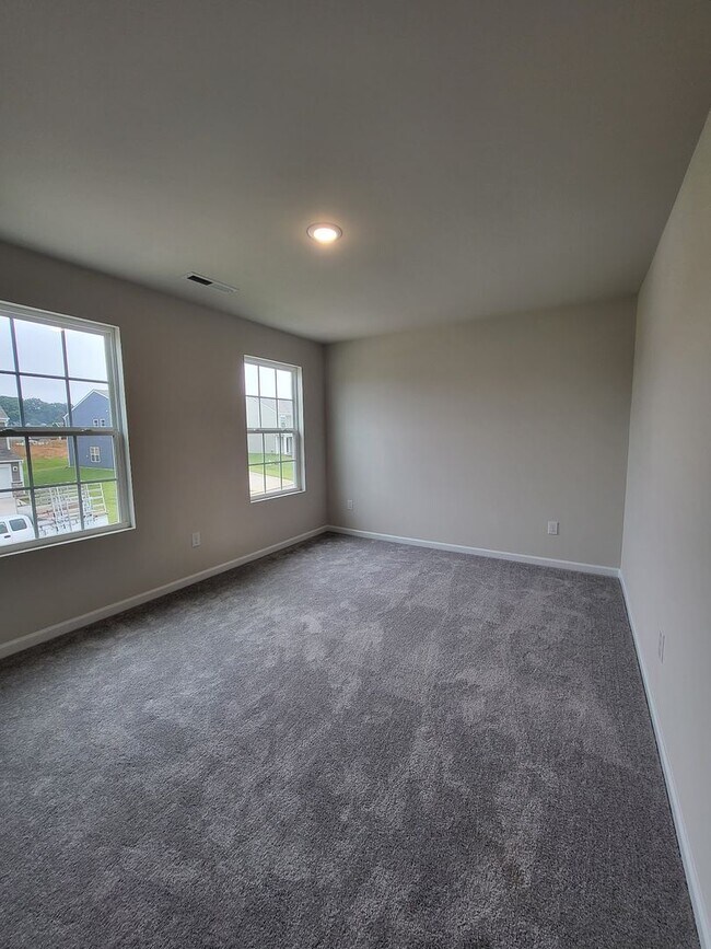 Building Photo - Stunning 5BR/3BA Home located in Statesville
