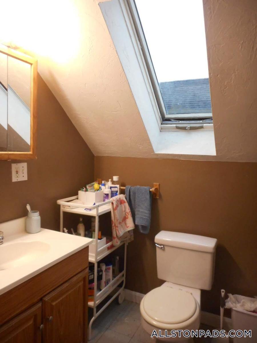 Building Photo - 42 Brainerd Rd