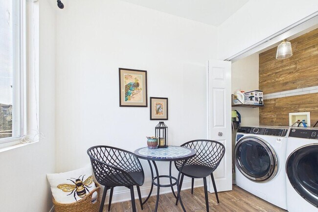 Building Photo - 764 Cherry Creek Dr