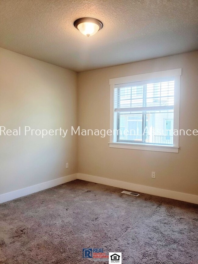 Building Photo - Charming Tudor-Style 4BR / 2.5BA Bethany Home Across from Bethany Creek Park