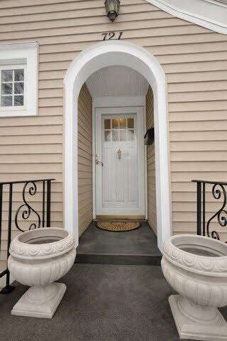 Building Photo - 721 Salt Springs Rd