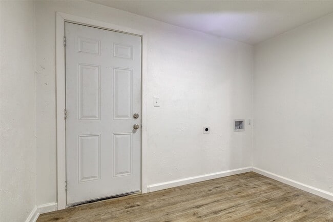 Building Photo - 5241 E Berry St