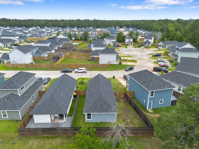 Building Photo - 17038 Marie Vlg Dr