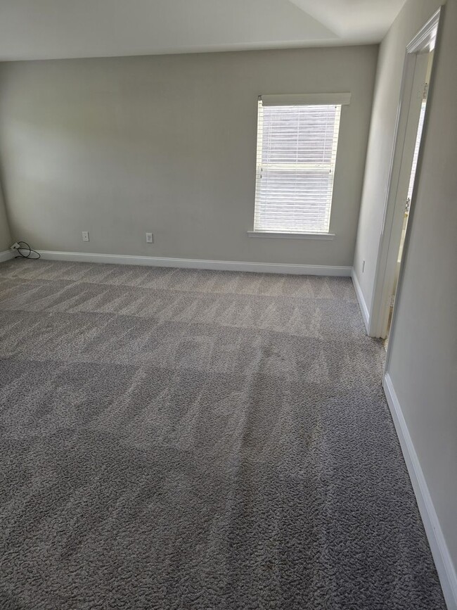 Building Photo - Spacious 4BR/2.5BA Home located in Berewick
