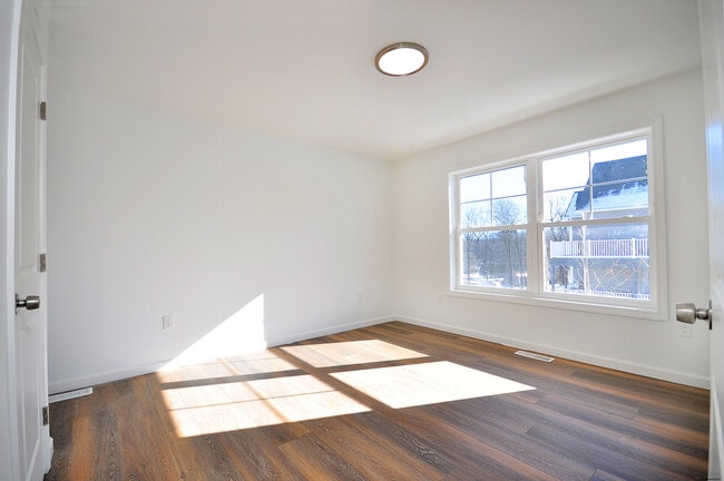 Building Photo - 309 Main St