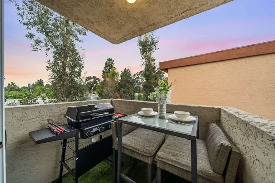 Building Photo - 9504 Carroll Canyon Rd