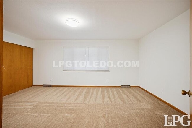 Building Photo - 3860 Sheffield Ct