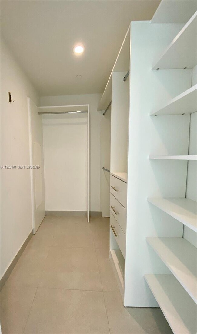 Building Photo - 1080 Brickell Ave