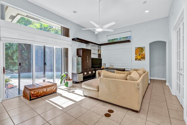 Building Photo - 9737 Parkview Ave