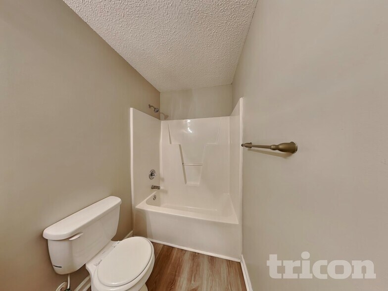 Building Photo - 1209 Woodbriar St
