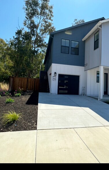 Building Photo - 2277 Versaro Dr