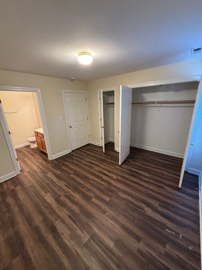 Building Photo - 5221 Westpine Ct