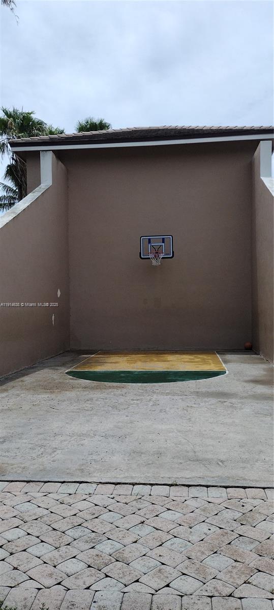 Building Photo - 8092 Driggs Hill