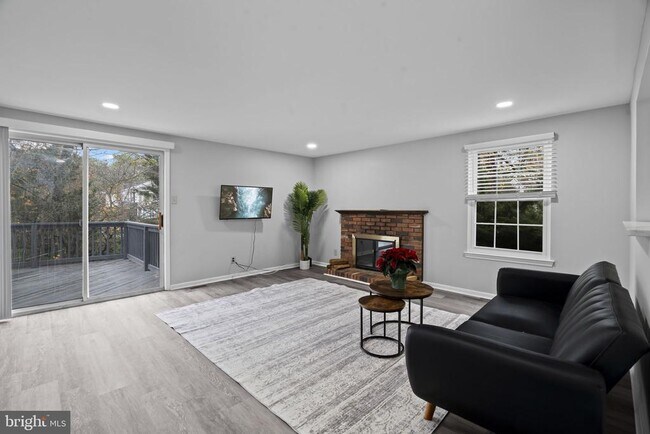 Building Photo - 70 Dorchester Cir