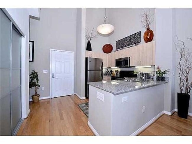 Building Photo - Exquisite Penthouse+Loft in Cortez Hill available for rent!
