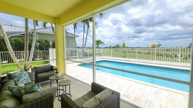 Building Photo - 1851 Corsica Dr