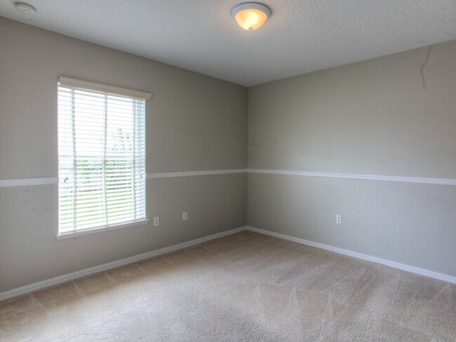 Building Photo - 744 Westcliffe Dr