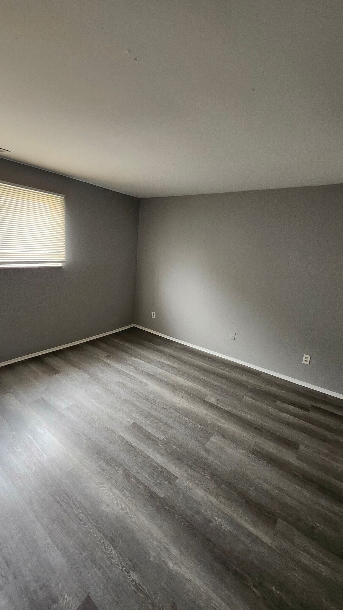 Building Photo - 7844 Glenorchard Dr