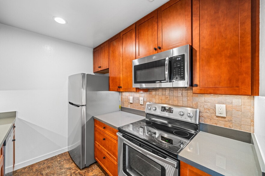 Building Photo - 695 Mariposa Ave