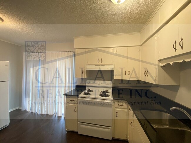 Building Photo - Duplex in NLR-Free Rent