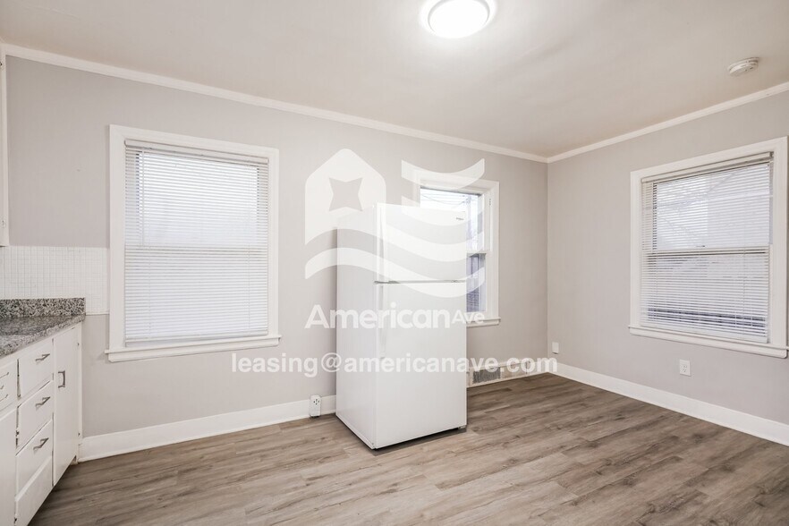 Building Photo - 501 E Irvington Ave