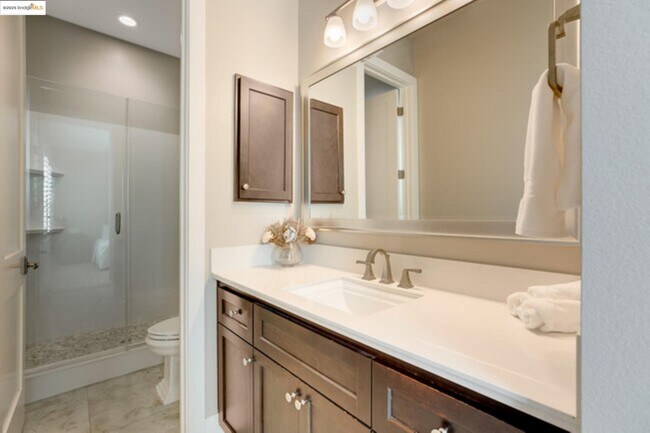 Building Photo - 2258 Reserve Dr