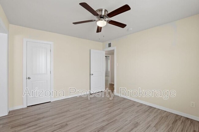 Building Photo - 805 E Turney Ave