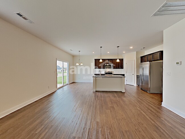 Building Photo - 433 Charity Ln