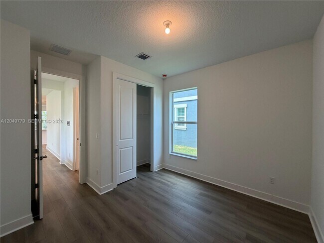 Building Photo - 881 SW Bushel Trl