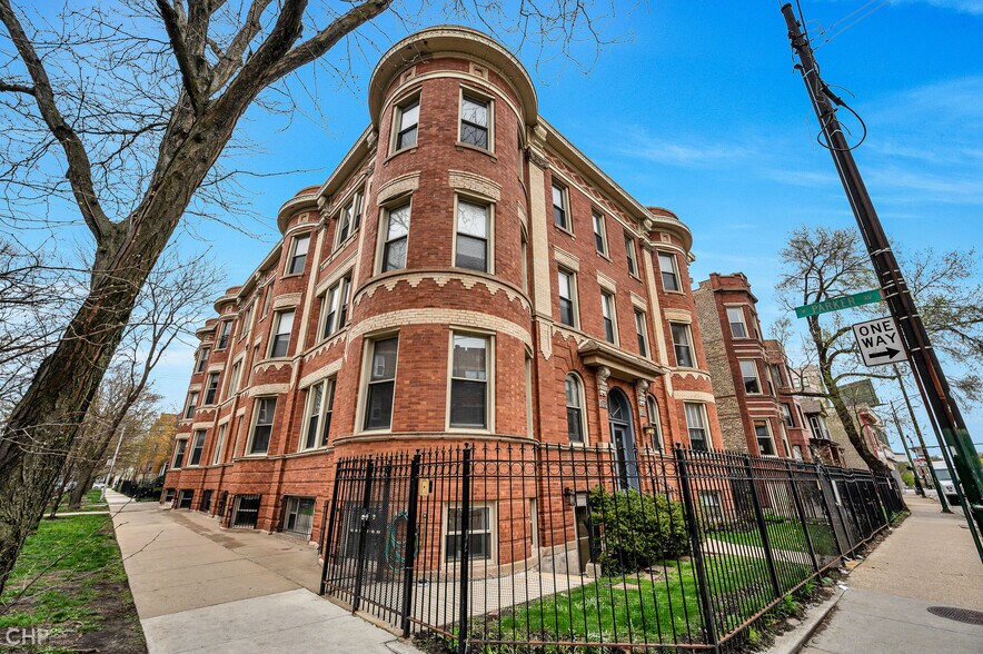 Primary Photo - 2732 N Kimball Ave