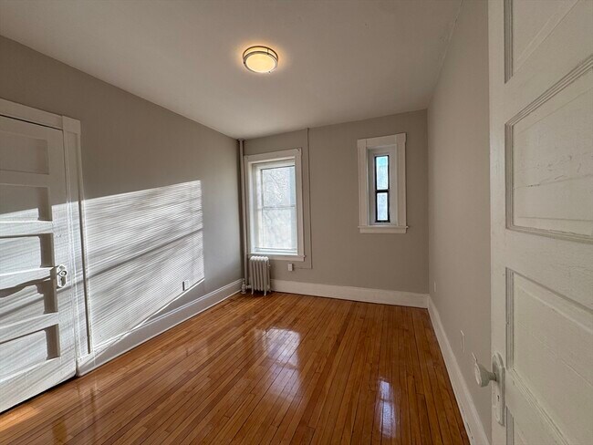 Building Photo - 8 Langmaid Ave