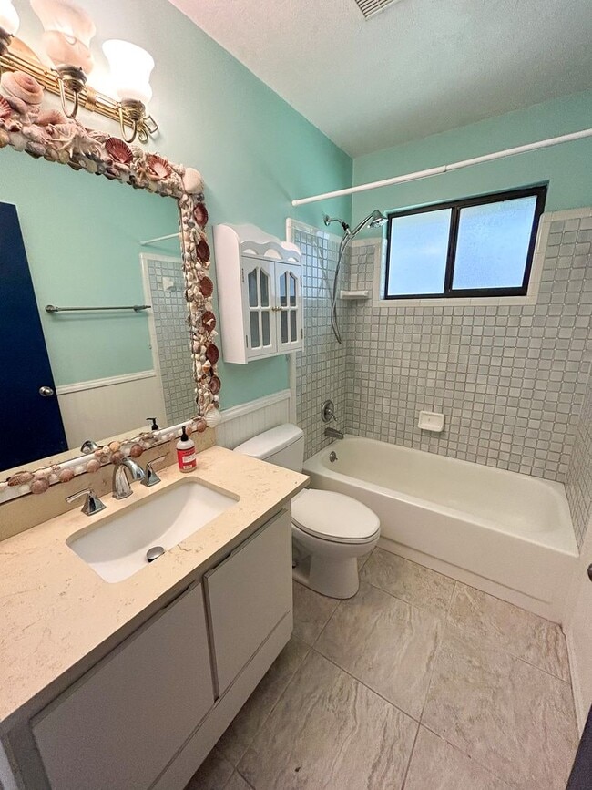 Building Photo - 1824 SW 35th Ave