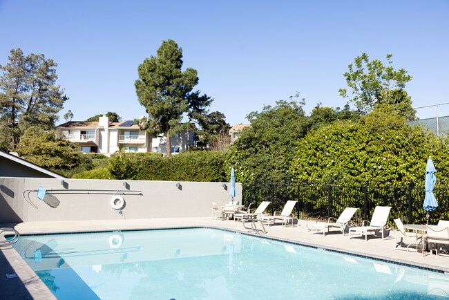 Building Photo - 2274 Caminito Castillo