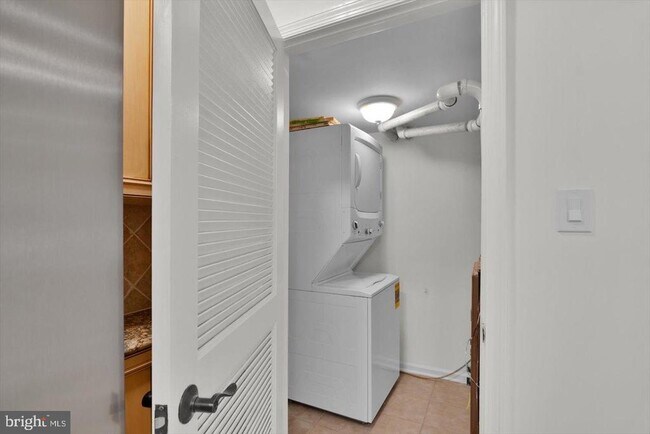 Building Photo - 915 Chanticleer