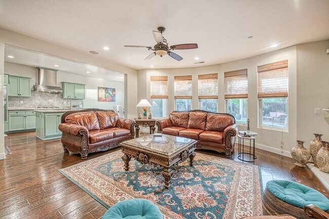 Building Photo - Spacious Home on Oversized Lot with Pool and Solar!