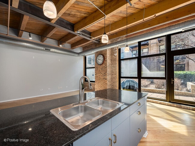 Building Photo - 1040 W Adams St