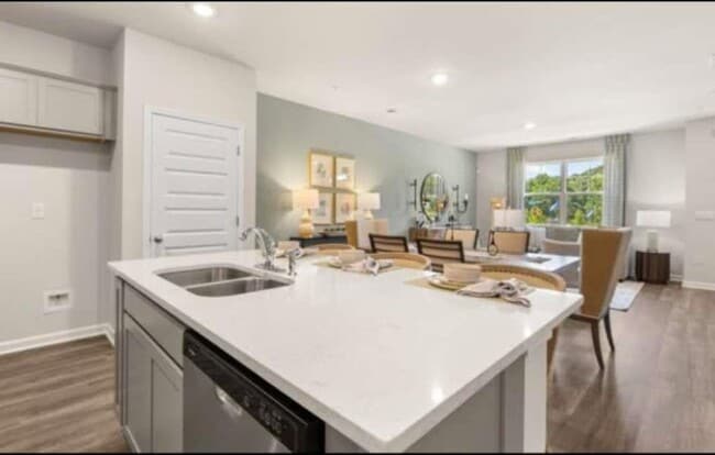 Building Photo - 6741 Leigh St