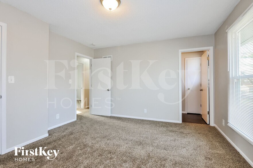 Building Photo - 37 Westbrook Dr