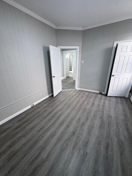 Building Photo - 11 Baldwin Ave