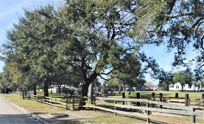 Building Photo - 425 N Wisconsin Ave