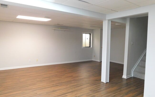 Building Photo - 1645 Hilton Head Dr