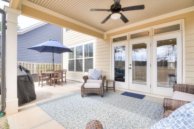 Building Photo - Gorgeous 5-Bedroom 3.5 Bath Home