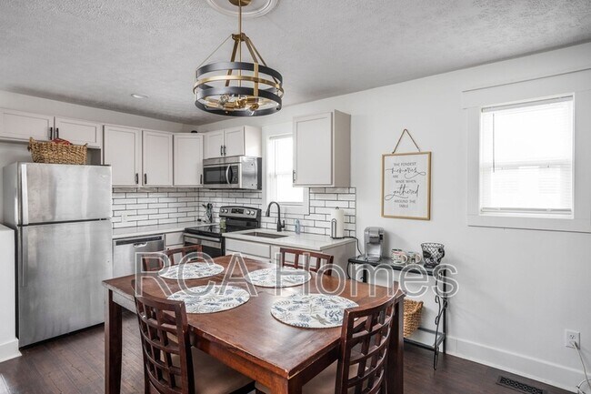 Building Photo - 1740 S Randolph St