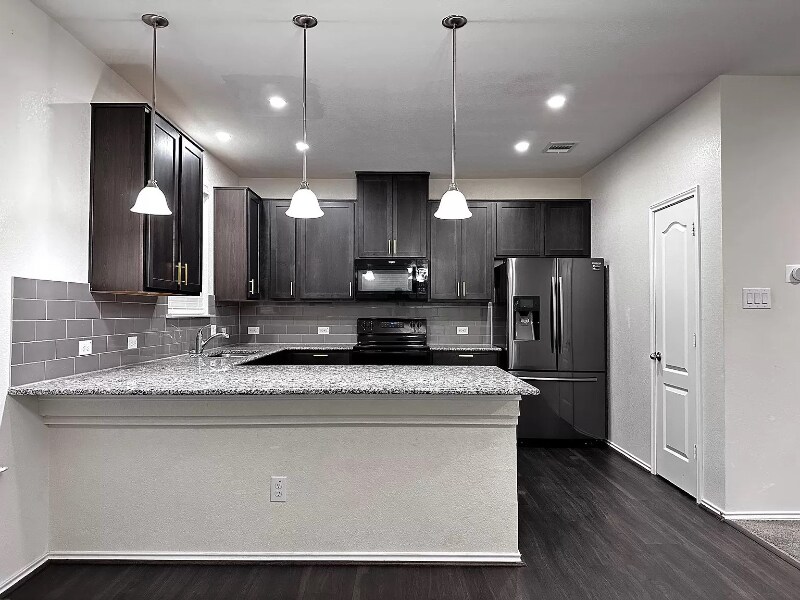 Building Photo - 2013 Split Diamond Way