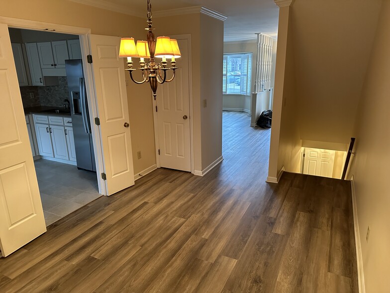Dining - 9120 Dominion Cir