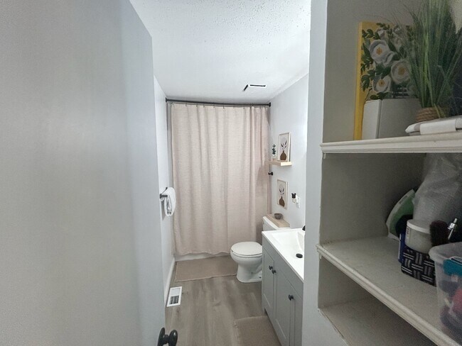 Building Photo - 226 C R 217