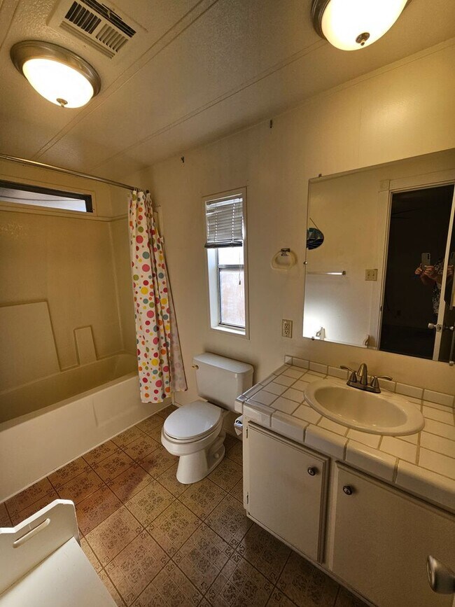 Building Photo - 2 bed/2 bath Manufactured Home in Desirabl...